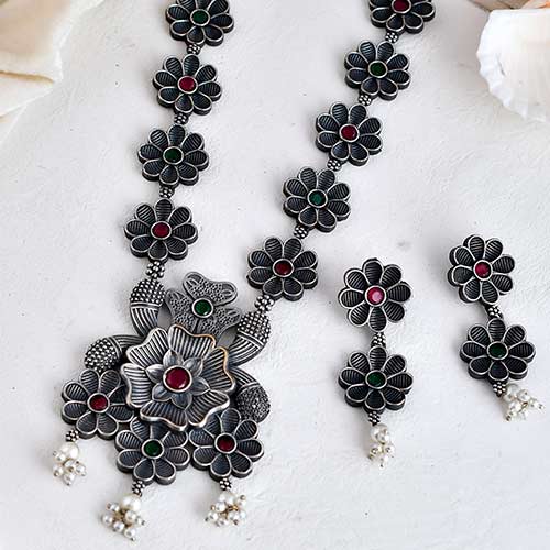 Brass Necklace Set Flower Pattern With Green And Red Monalisa Stones White Pearls Online jewellery shopping